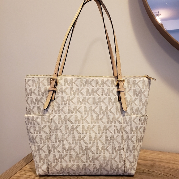 MK Bag - Picture 2 of 3